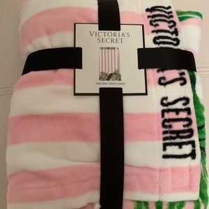 Bath wrap around towel